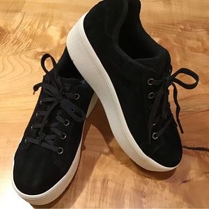 Martha Stewart x Skechers Plateau Sneakers, Black Suede, Size 8